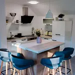 In Kranjska Krain 42904 Šmarješke Toplice