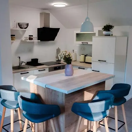 In Kranjska Krain 42904 Smarjeske Toplice